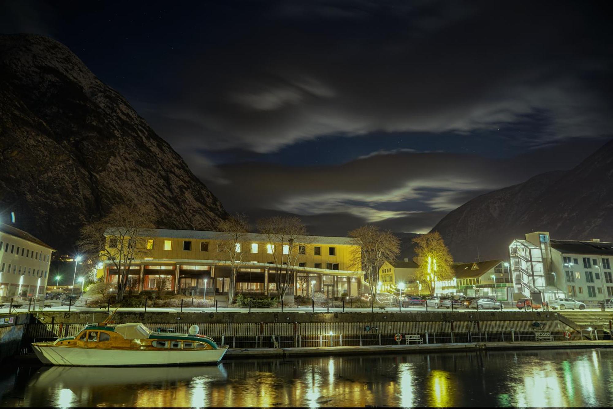 Klingenberg Hotel Årdalstangen Exterior foto