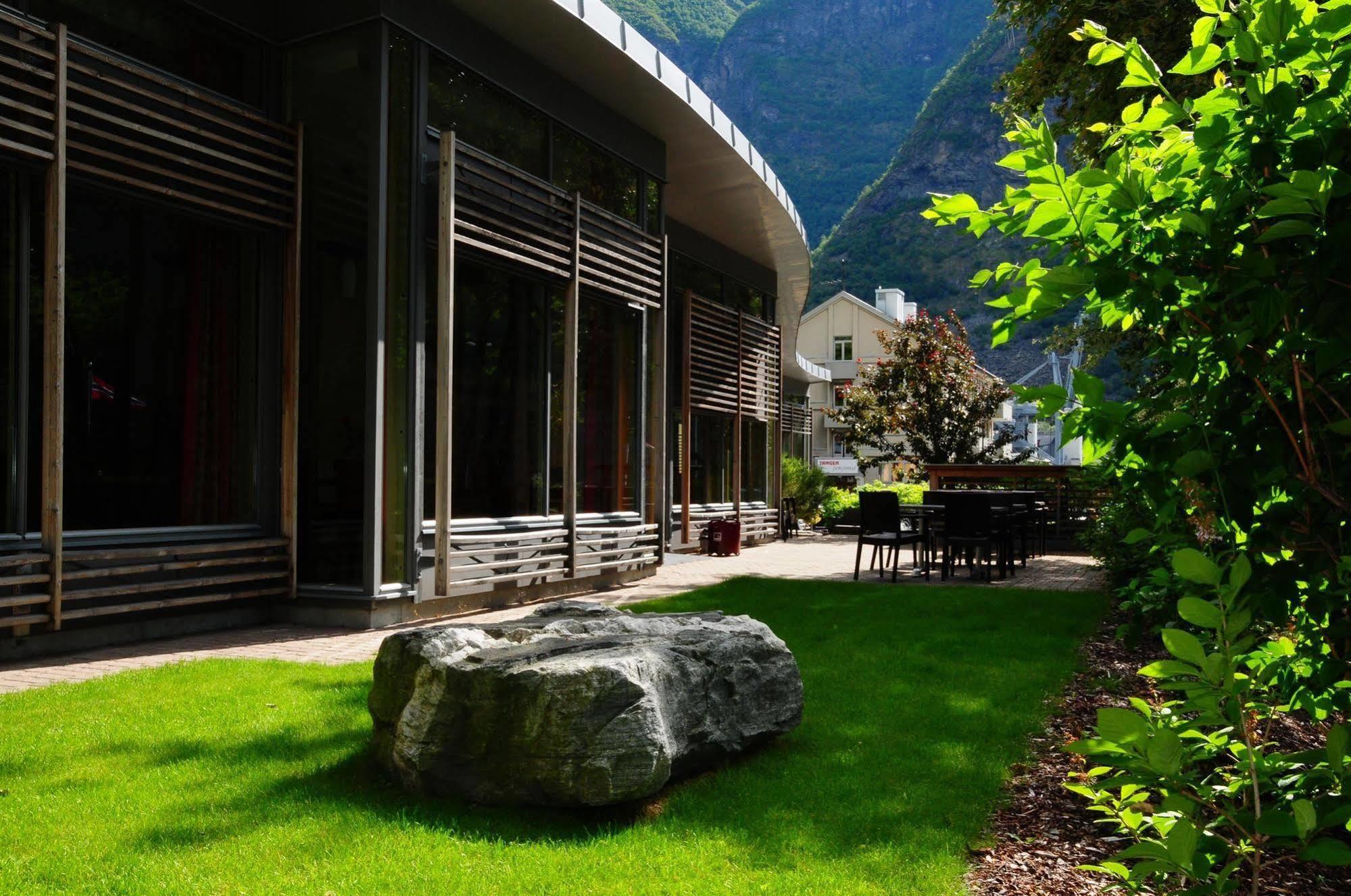 Klingenberg Hotel Årdalstangen Exterior foto
